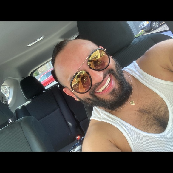 Meet your Posher, Rigoberto - Picture 10 of 12